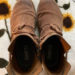 Born boots brown size 8.5